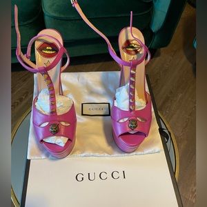 GUCCI
Malaga Kid Angel T-Strap Platform High Heel Sandals 40 Rododendro